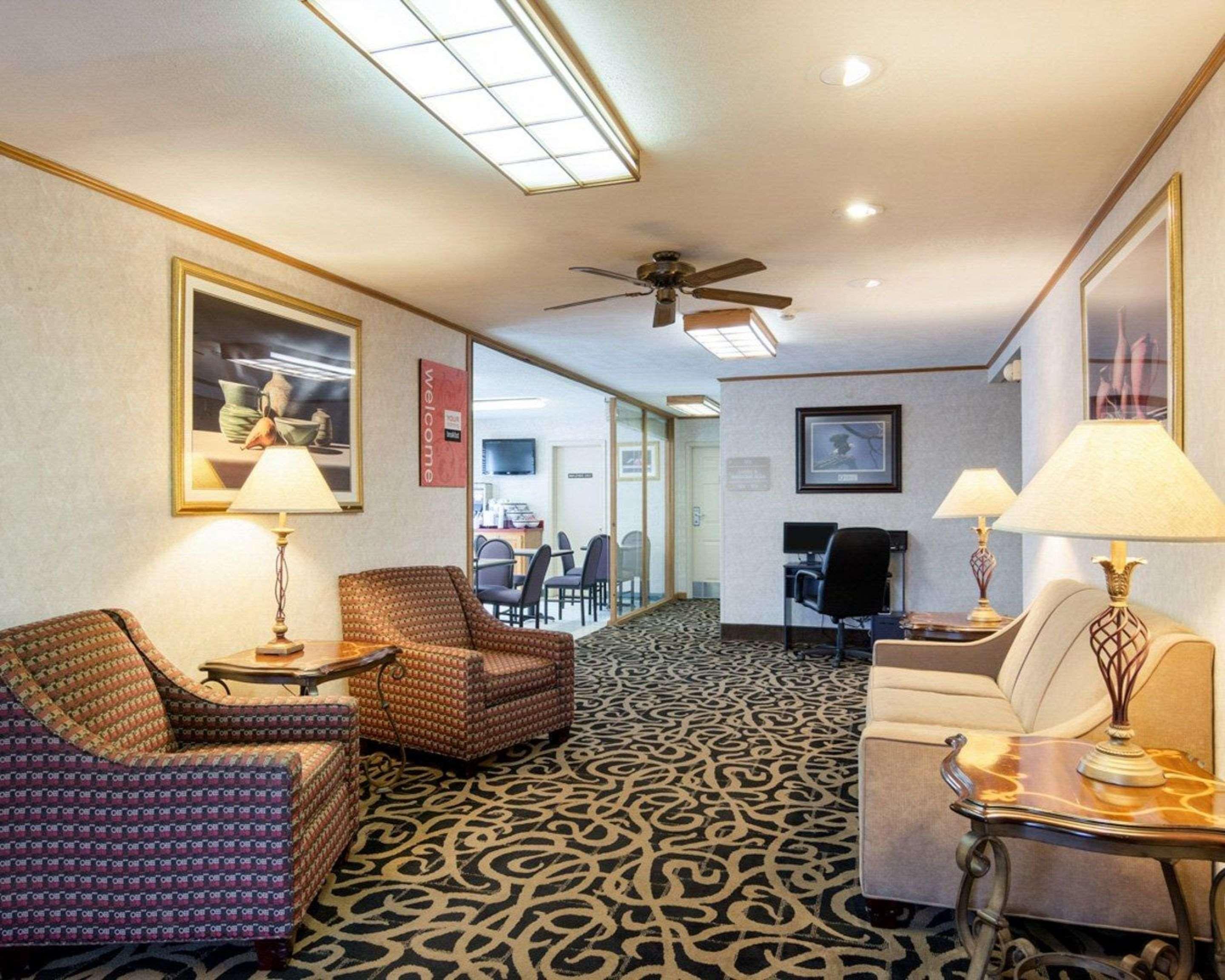 Quality Inn University Area Farmville Buitenkant foto