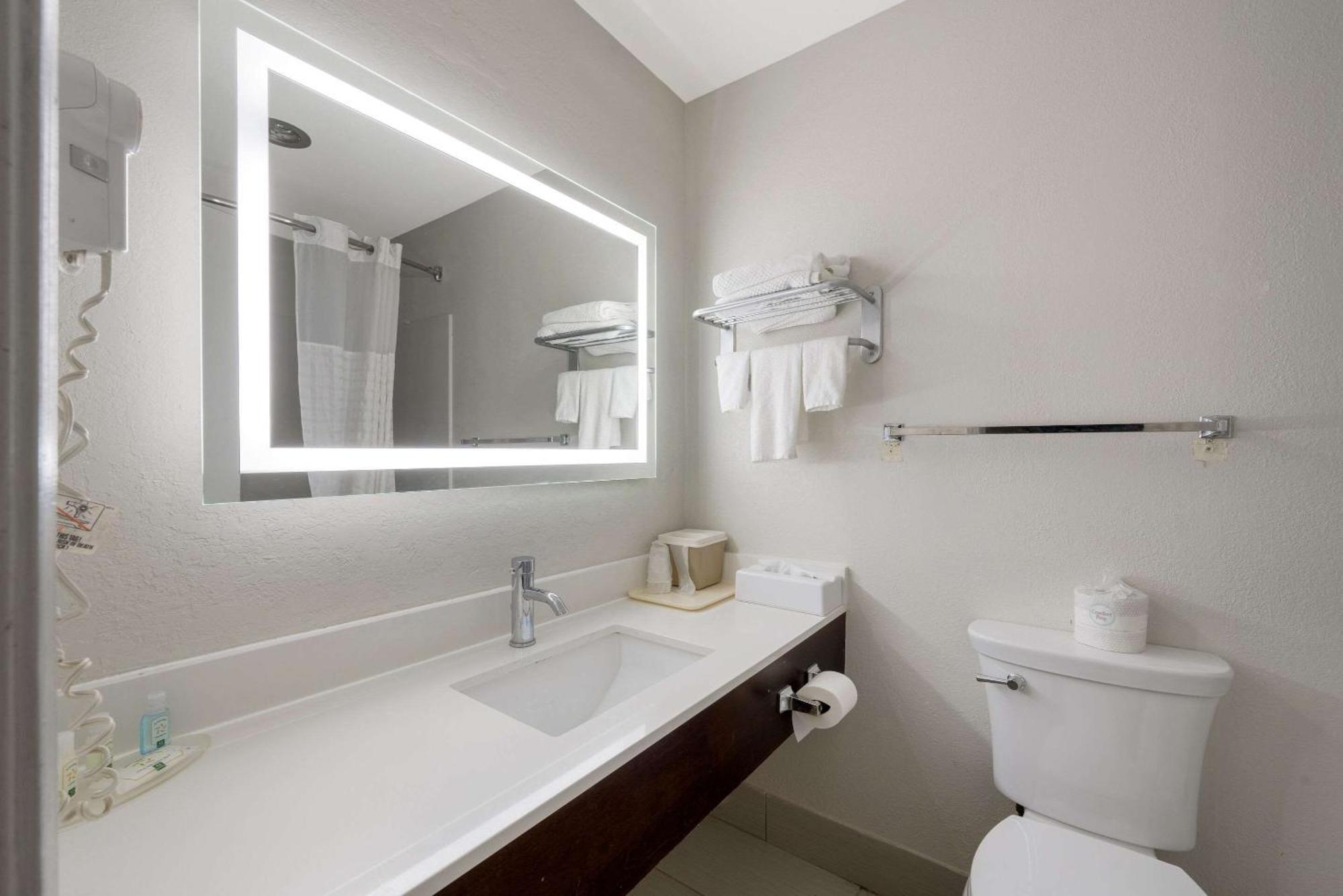 Quality Inn University Area Farmville Buitenkant foto