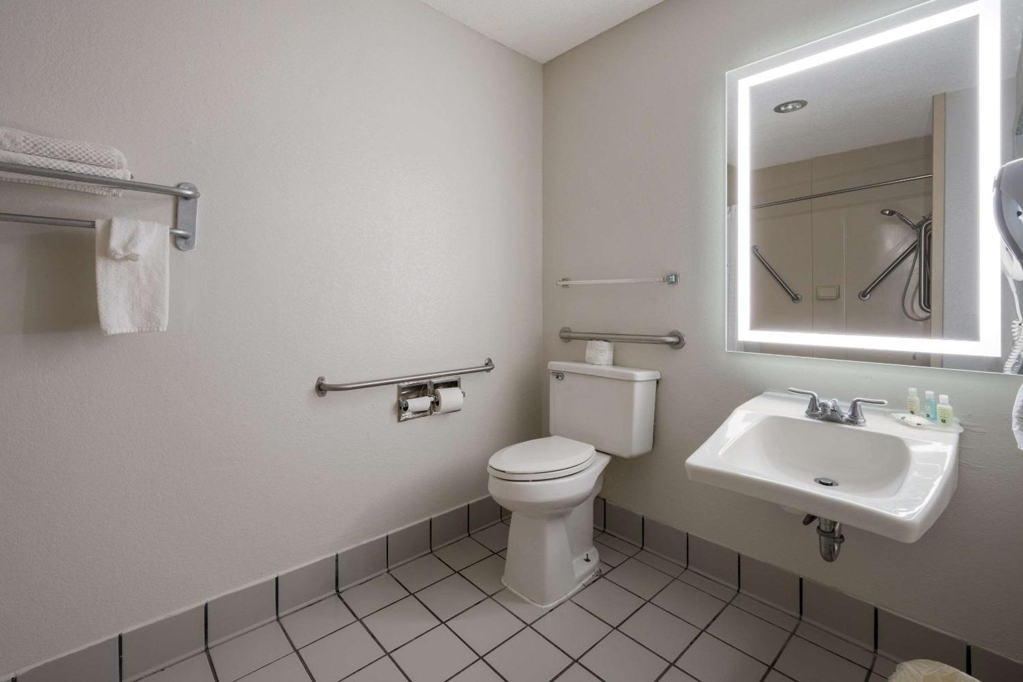 Quality Inn University Area Farmville Buitenkant foto